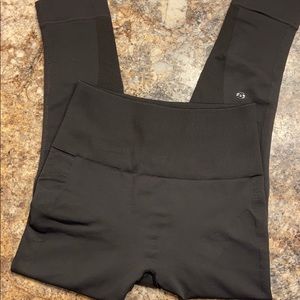 Lululemon crop leggings dark gray size 6.